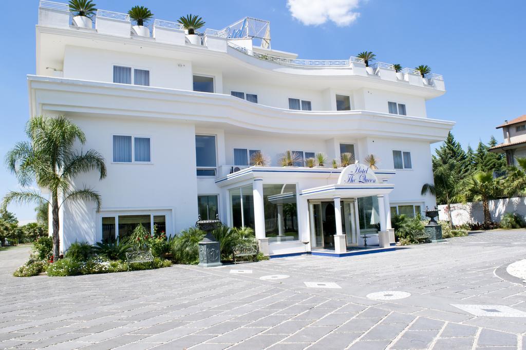 Hotel The Queen Pastorano Exteriör bild