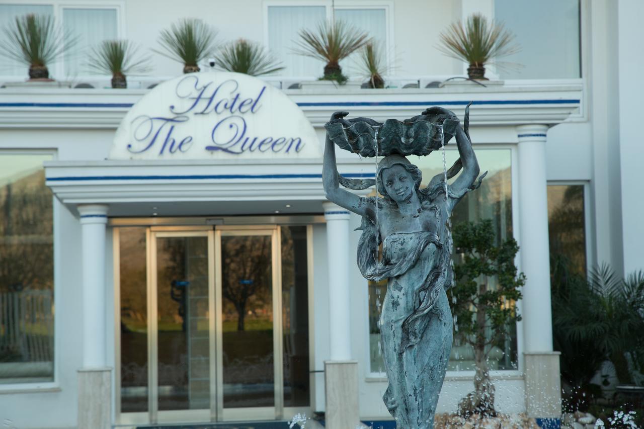 Hotel The Queen Pastorano Exteriör bild